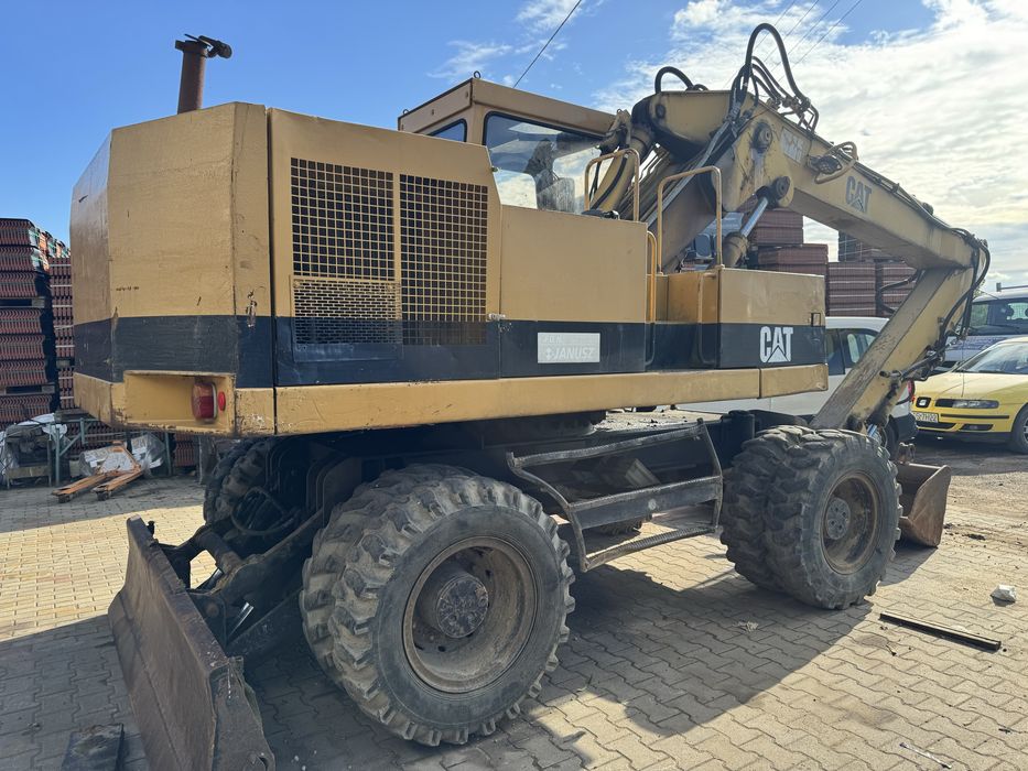 Koparka kołowa CAT 212BFT