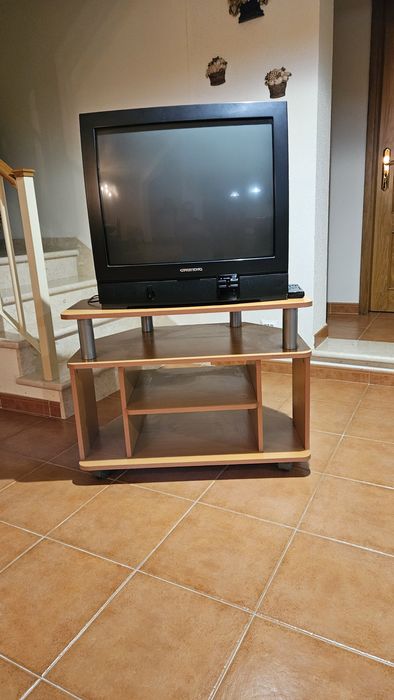 Móvel de televisão em exelente estado de conservação.