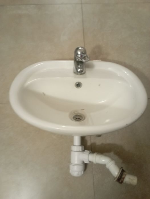 Umywalka z baterią