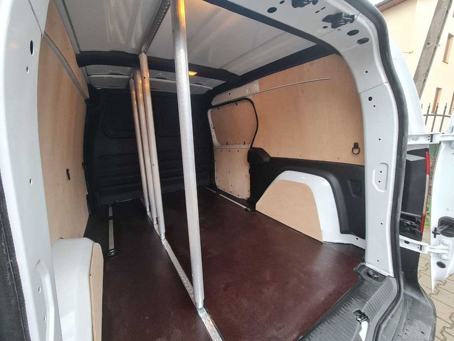 Zabudowa zabezpieczenie ze sklejki Renault Kangoo van
