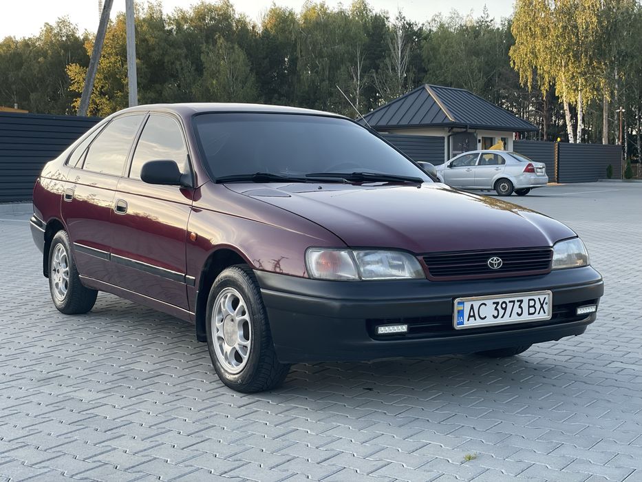 Toyota Carina E 1.6 бензин