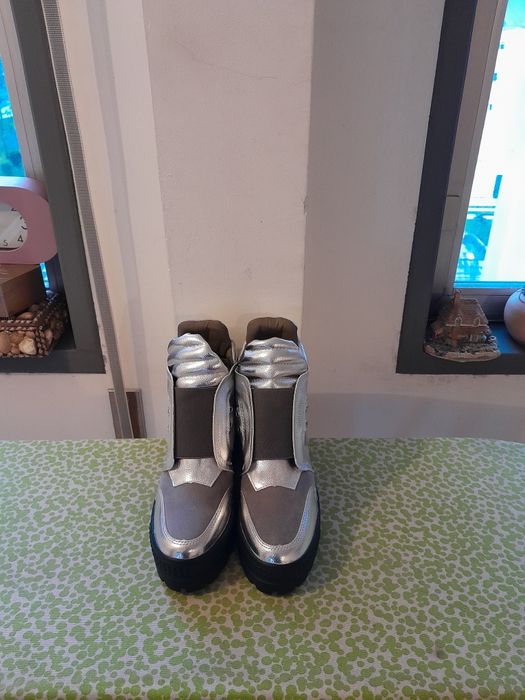 Vendo Botas de Senhora muito bonitas como novas