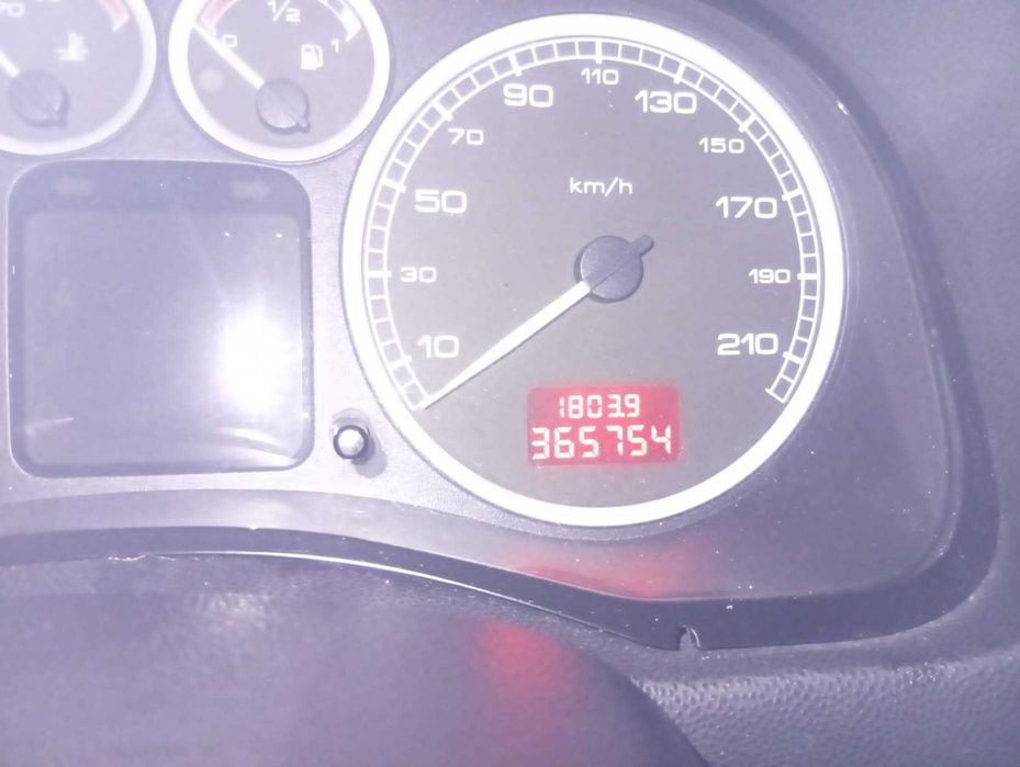Peugeot 307 a gasolina e GPL.
