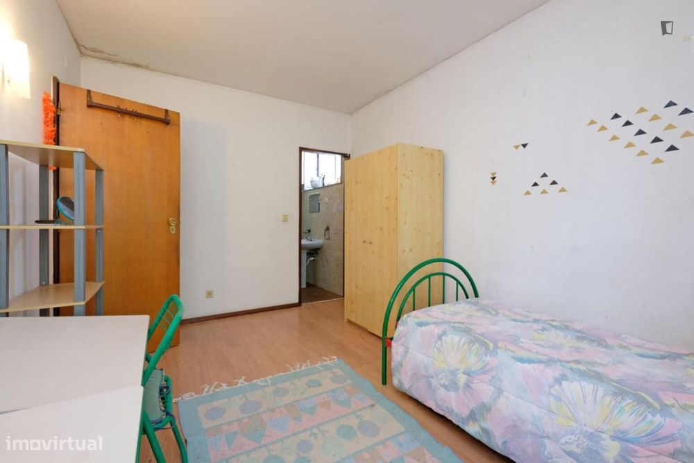 Quarto - localizado em Cidral Coimbra