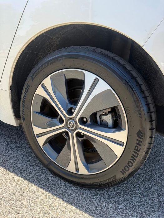 Nissan Leaf Tekna Two Tone
