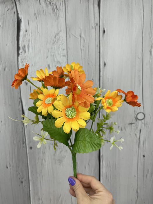 Kolorowe bukiety, kwiaty sztuczne