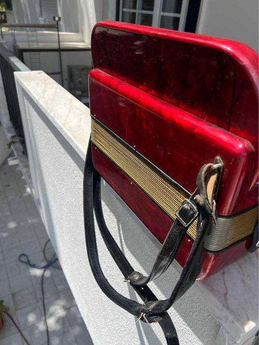 Acordeão Hohner Amati IIB  à 2a voz com três filas - pronto a tocar - correias novas