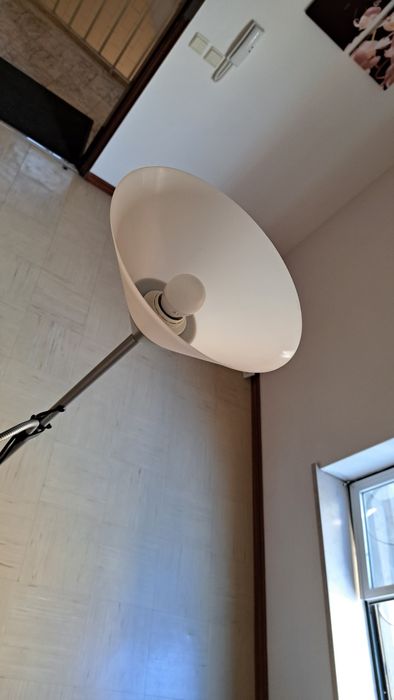 Candeeiro alto de sala