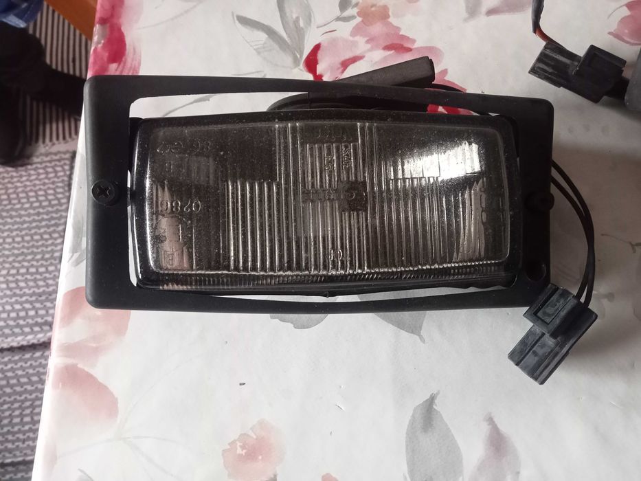 Luzes para montar no parachoque da frente.