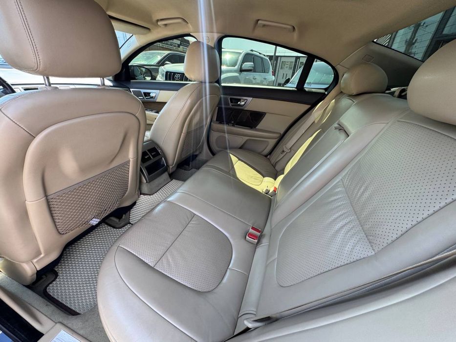 Продам Jaguar в гпрному стані