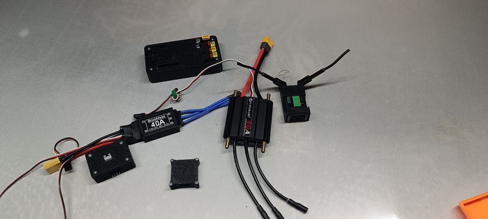 Комплектуючі для збірки  Карпового кораблика