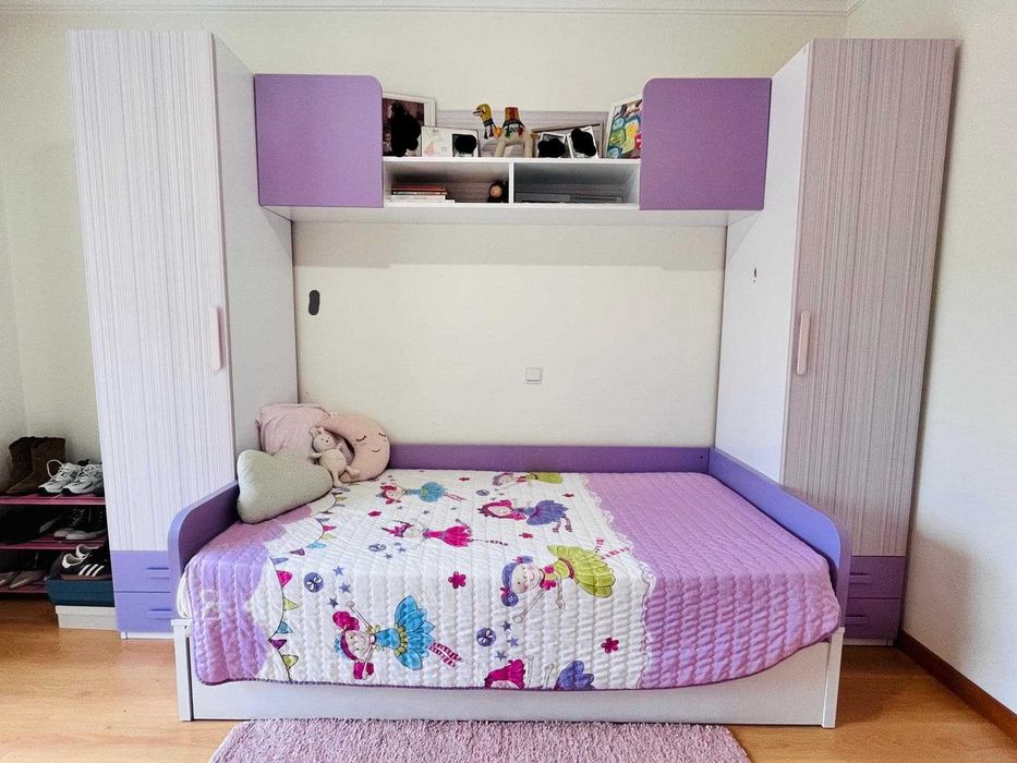 Quarto menina usado em bom estado.