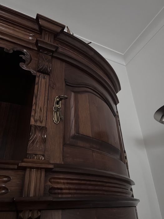 Móvel de louças em mogno