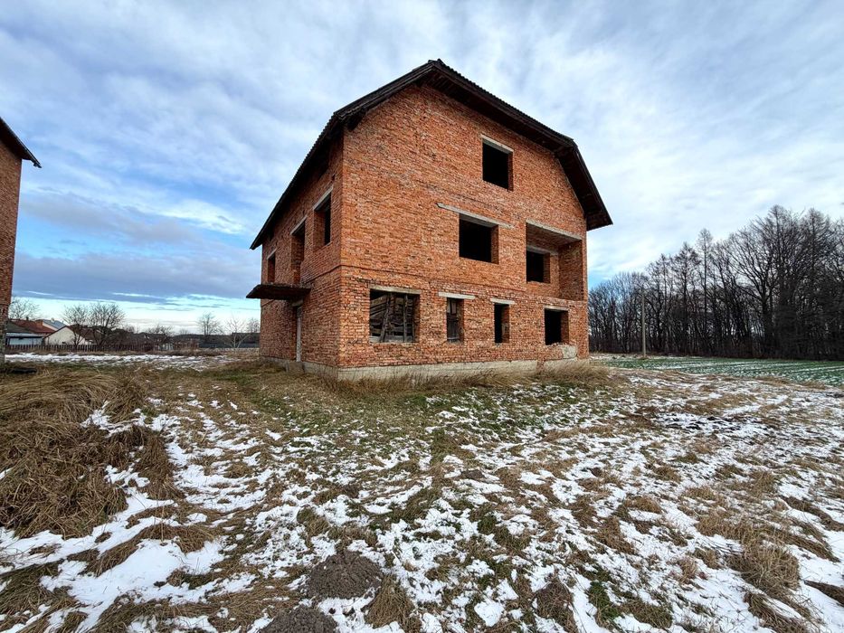 Продаж будинку з земельною ділянкою – с. Дашава (неподалік м. Стрия)