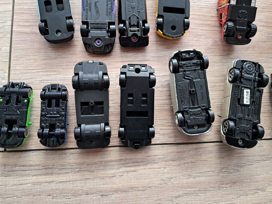 Sprzedam autka  i  resoraki .