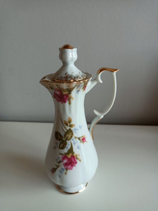 Zestaw porcelanowy Chodzież świecznik dzbanuszek 5 elementów