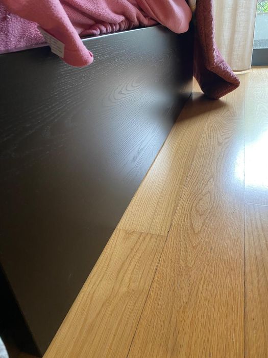 Cama de casal em bom estado