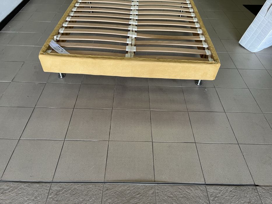 Cama “ Somie “ forrado com tecido/veludo com cabeceira extra com