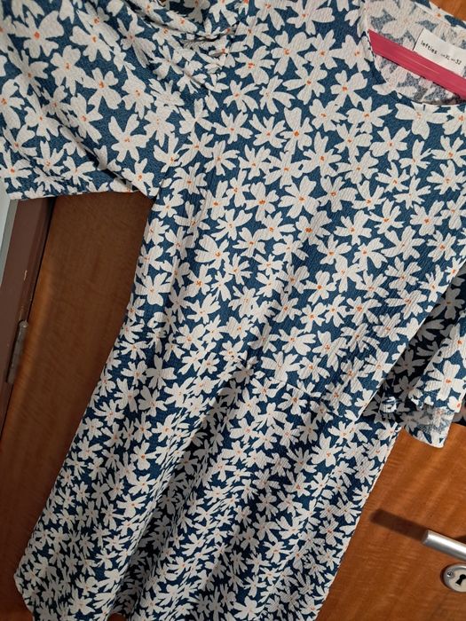 Vestido floral branco & azu l- Lefties