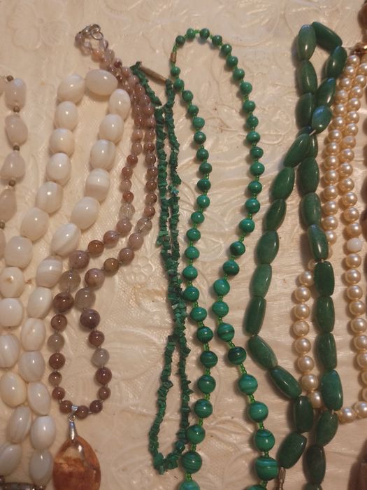 Продам бусы натуральные камни производства СССР и Чехословакии.