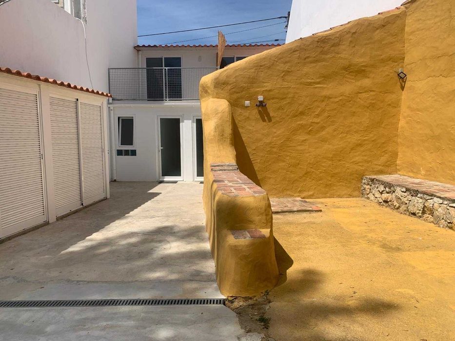 Moradia T0+1 Totalmente renovada a estrear com pátio e estacionamento