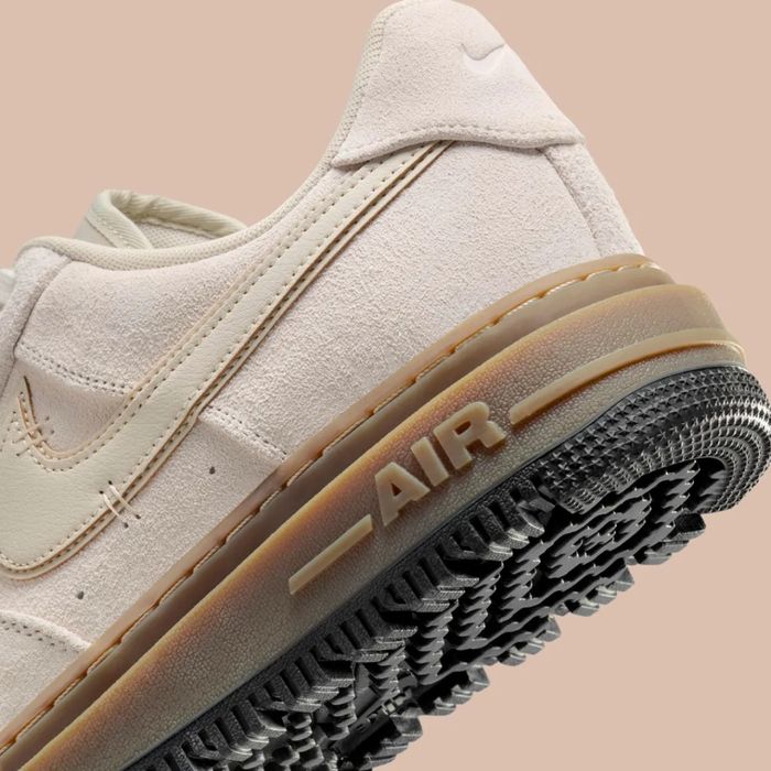 Nike Air Force 1 Luxe