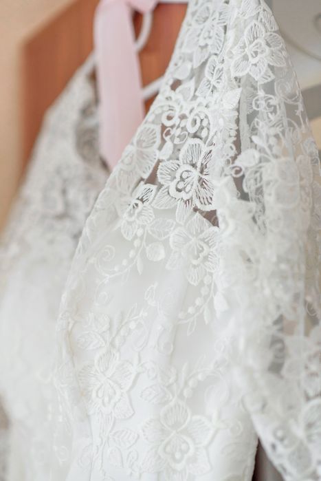 Весільна сукня, колір айворі