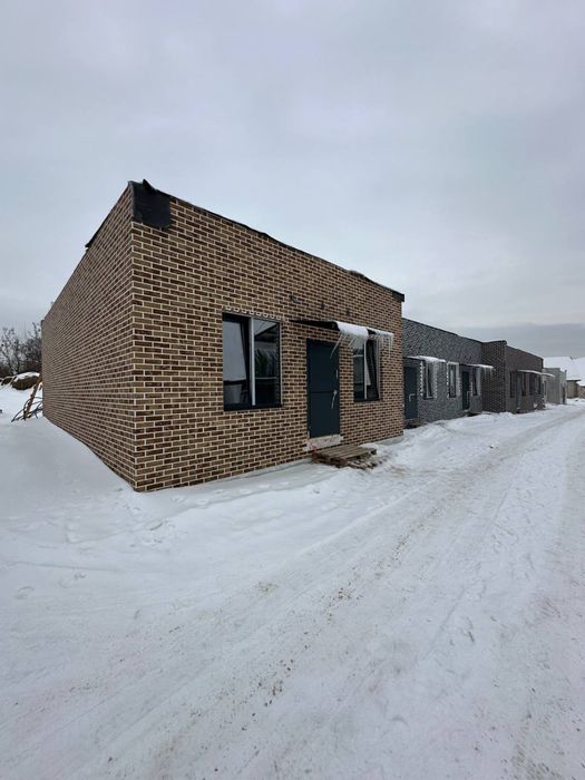 Одноповерховий кутовий таунхаус з штукатуркою! Міські комунікаціії газ