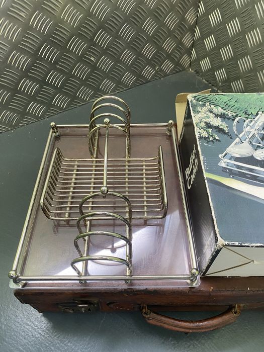Tabuleiro de ir à mesa para talheres