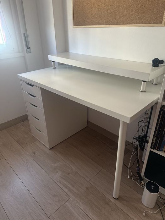 Secretaria IKEA + Prateleira