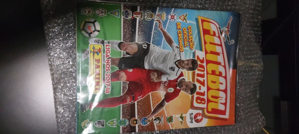 Caderneta futebol 17 18 com 8 cromos colados edição PT
