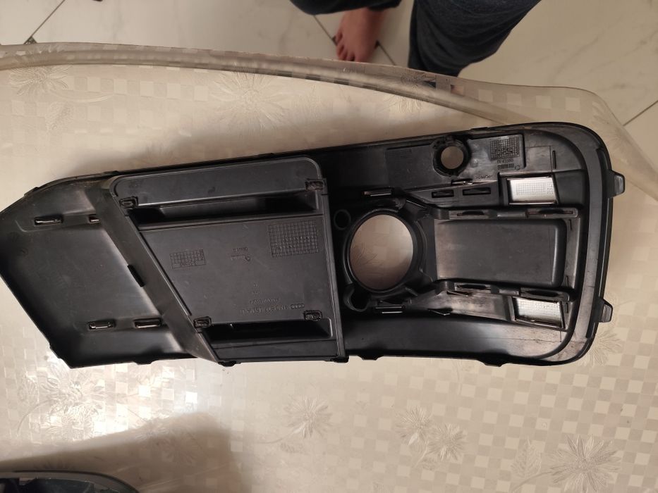 Ришітка переднього бампера ауді Q7 оригінал