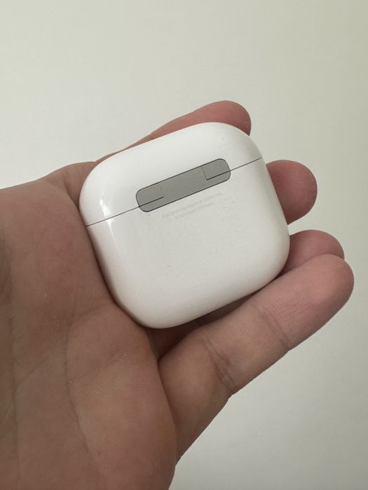 Etui ladujace airpods 4 A3053 A3050 A3058 Stan idealny