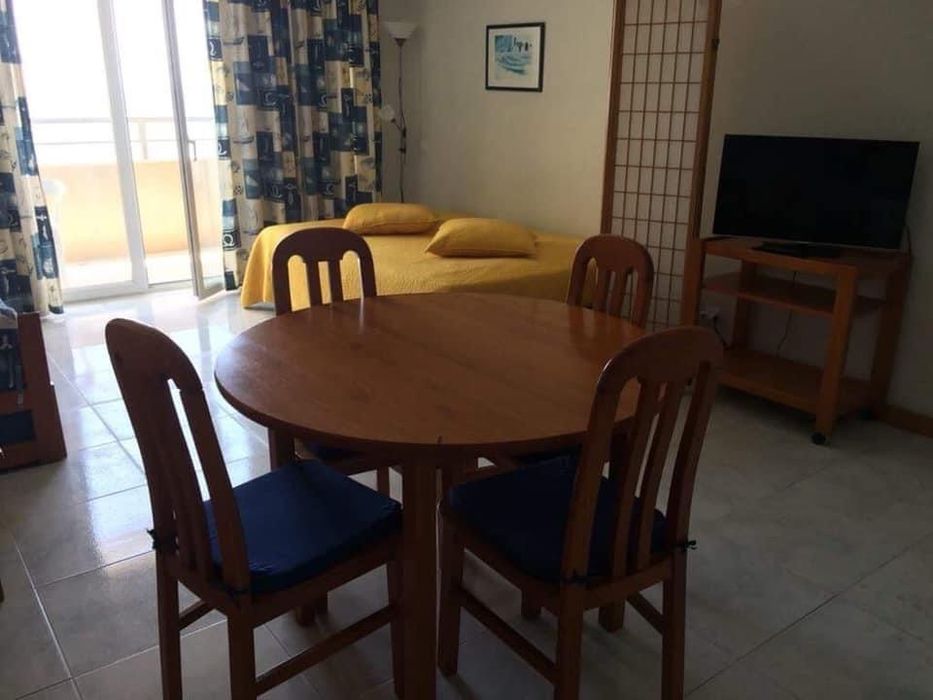 FÉRIAS  Praia da Rocha com piscina, Ac, estacionamento e internet