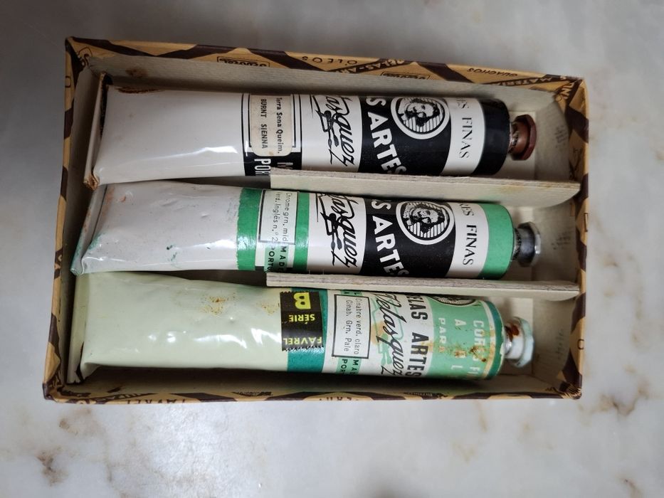 Bisnagas de tinta doleo belas artes