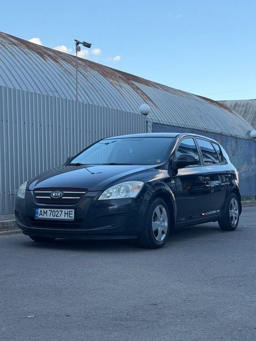Автомобіль Kia CEED