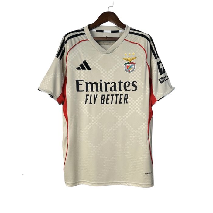 Camisolas do Benfica e Braga