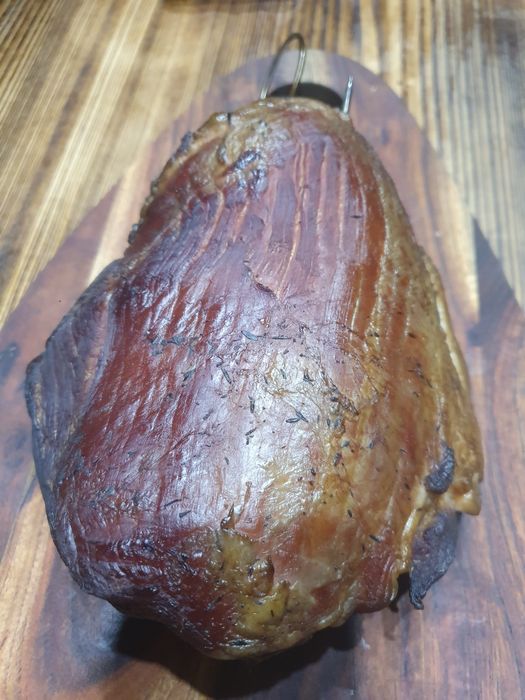 Szynka wieprzowa  wędzona tradycyjnie