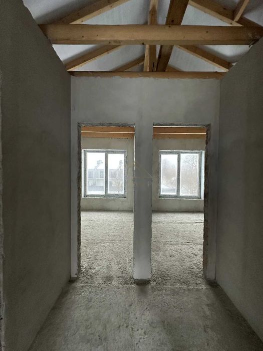 Дуплекс з гаражем неподалік АТБ / ділянка + гараж / міські комунікації