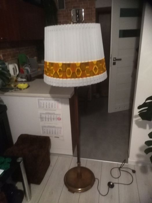 Lampa stojąca z abażurem