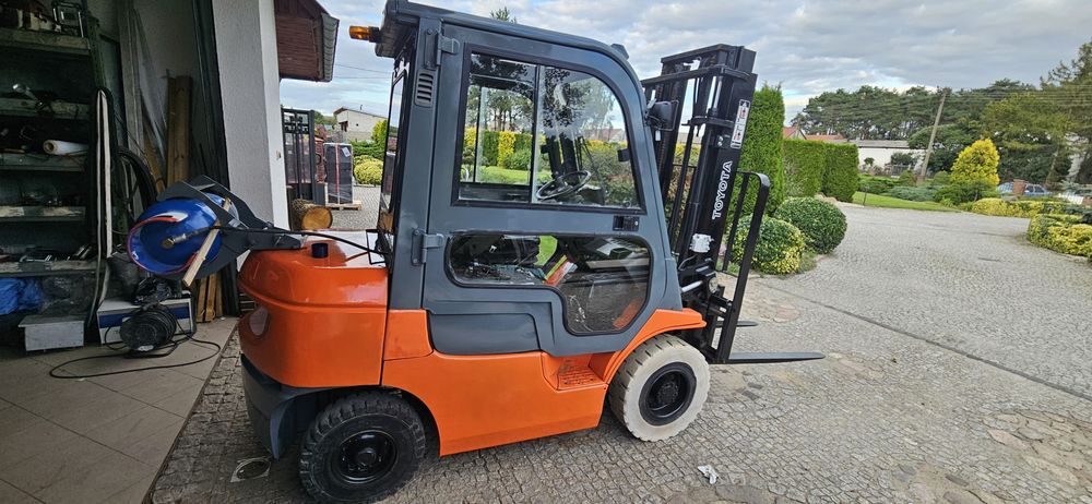Wozek widłowy Toyota Yale 1.5 - 4.5 T