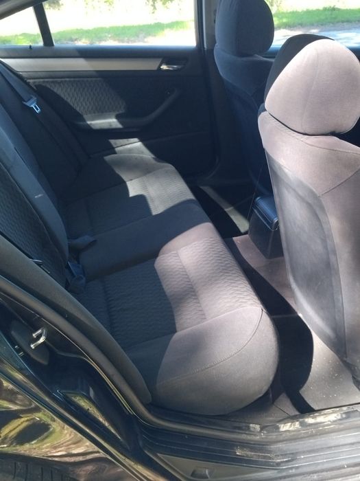 Á venda ótimo carro pelo ano de fabricação