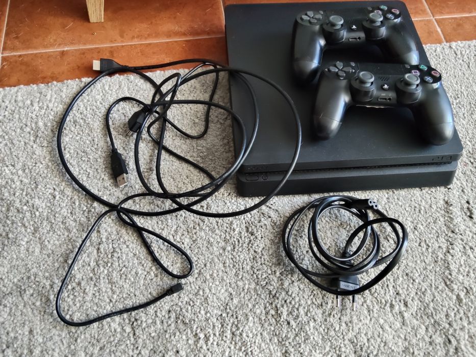 Vendo PS4 com 9 jogos de oferta