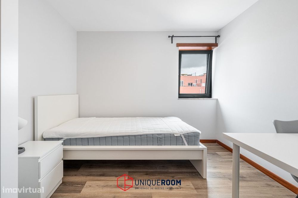 Quarto junto à Universidade e INL