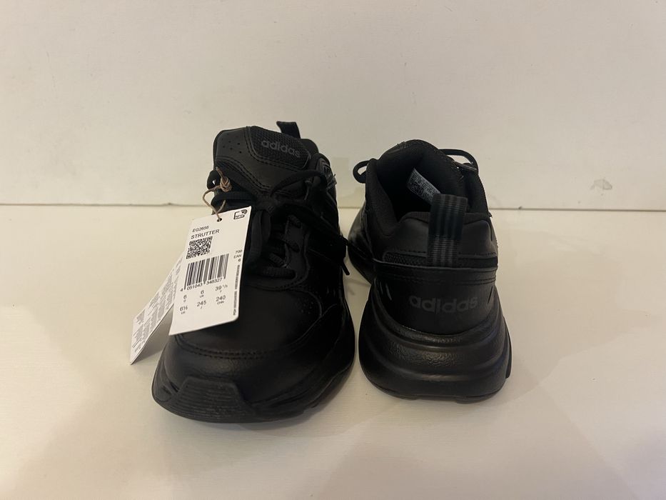 Кросівки Adidas Strutter