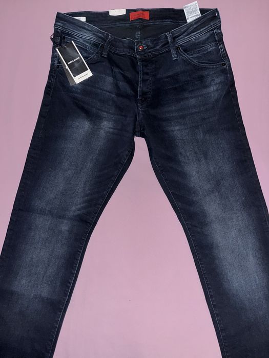 Wyprzedaż spodnie męskie Jack Jones.