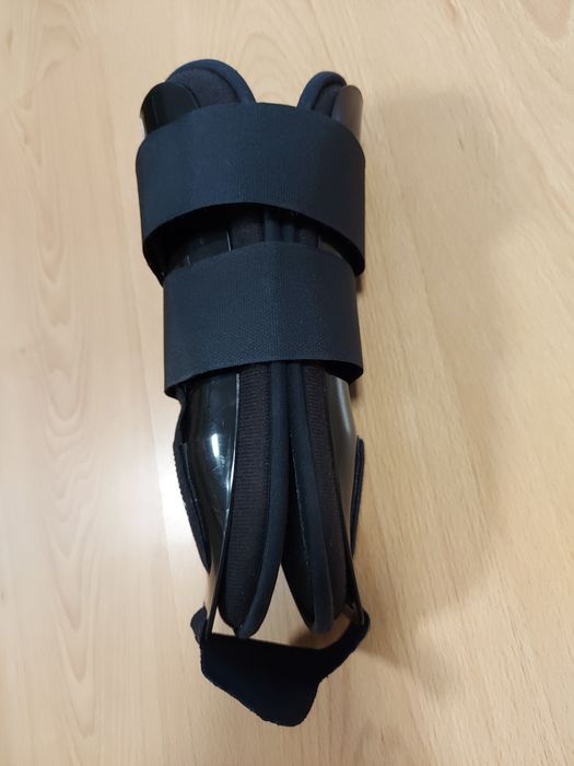 Orteza stawu skokowego DYNAMICS uniwersalna , stabilizator