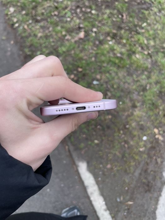Apple iPhone 15 256GB Під ремонт або на запчастини