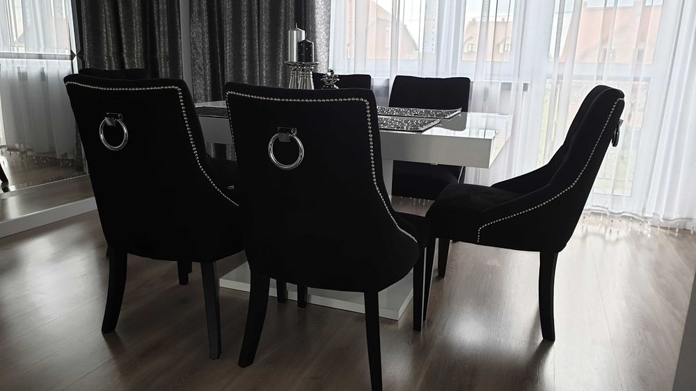 Krzesło nowoczesne pikowane chesterfield tapicerowane z kołatką