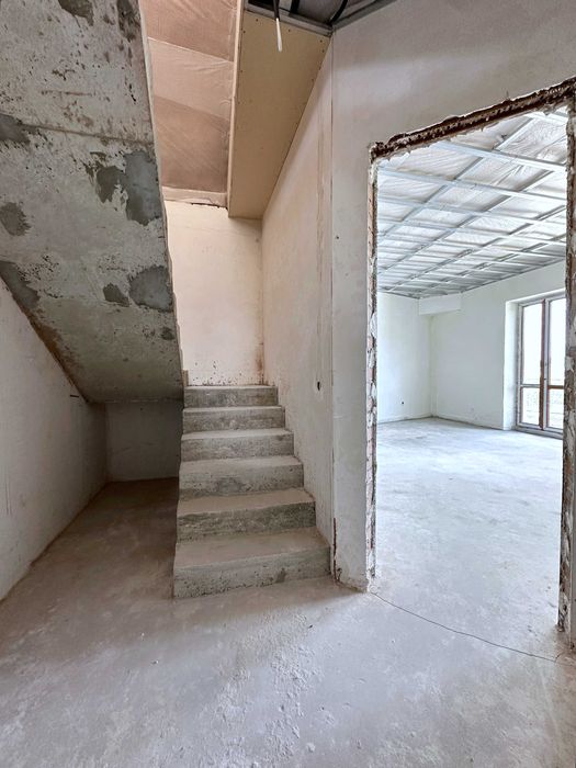 Продаж 6-кімнатної дворівневої квартири вул. Коциловського 13